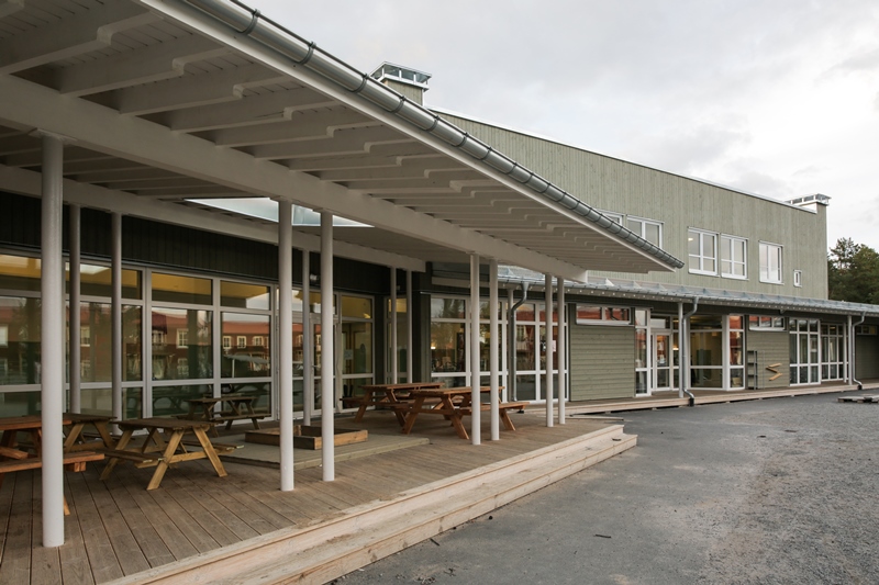 Gevel en terras van houtskelet-kleuterschool