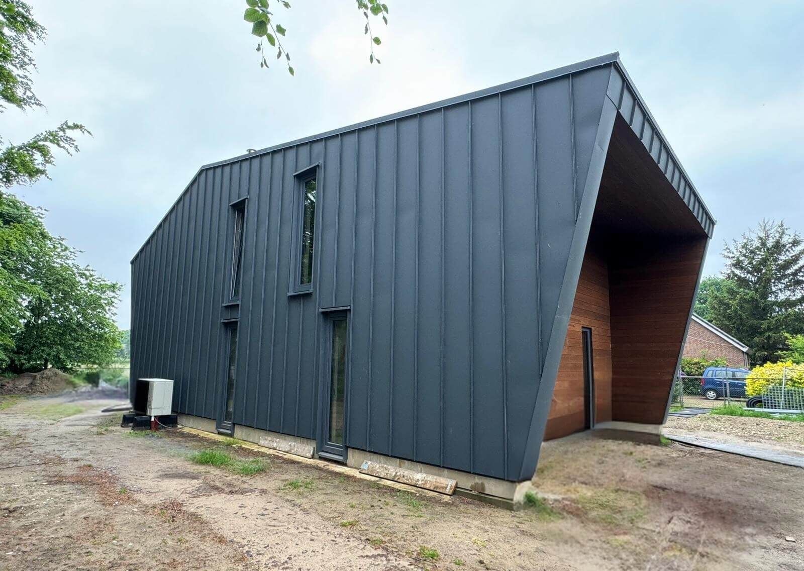 Prefab houtskeletwoning met bijzondere vorm in Nederland