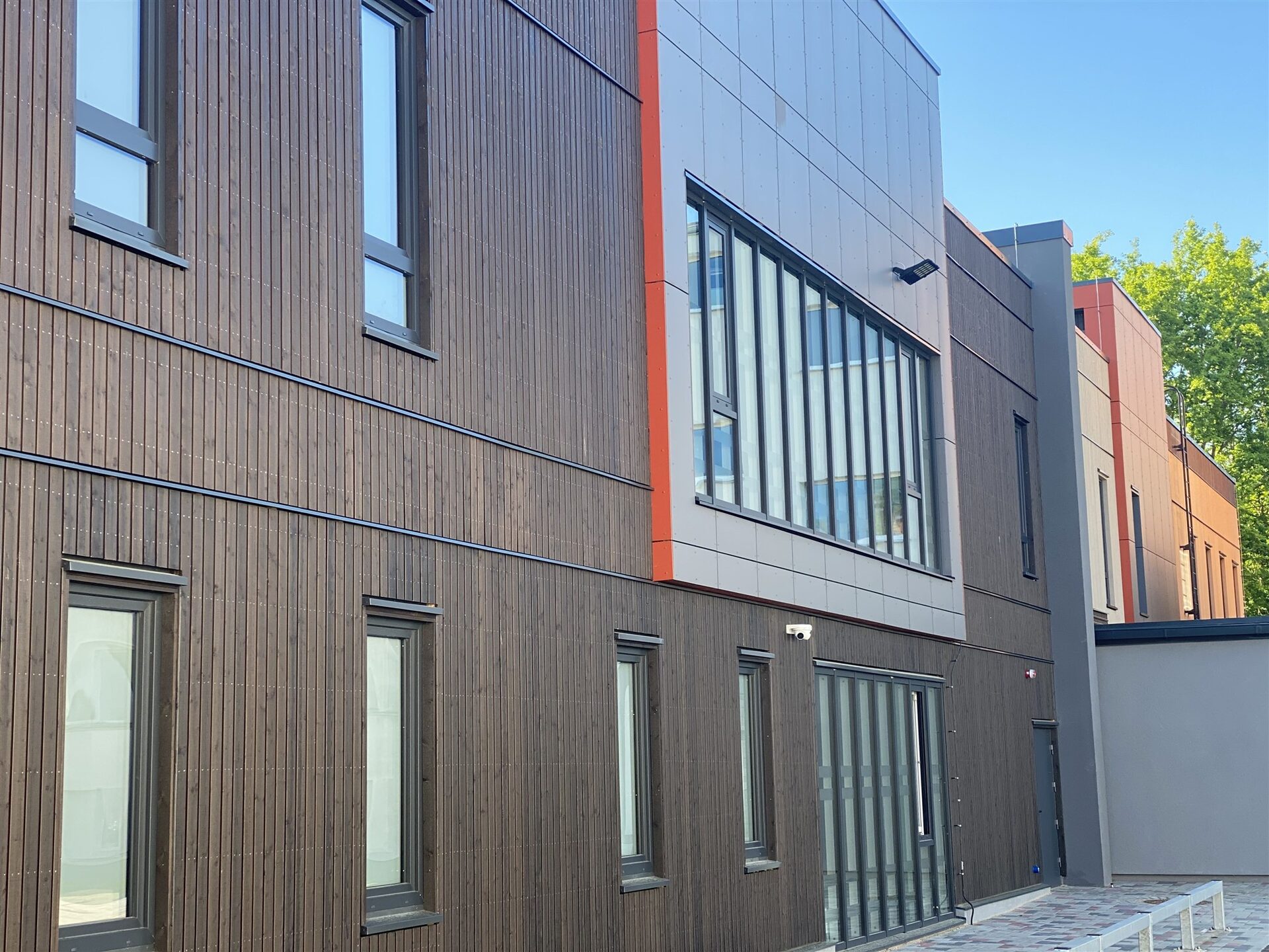 Gebouw met houten delengevel